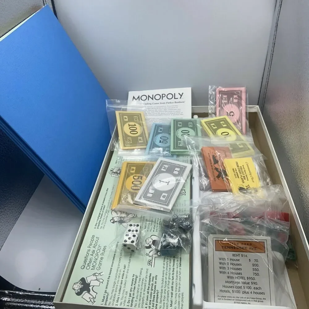 Vintage 1999 Monopoly Board Game COMPLETE Parker Brothers Classic. Great Cond.